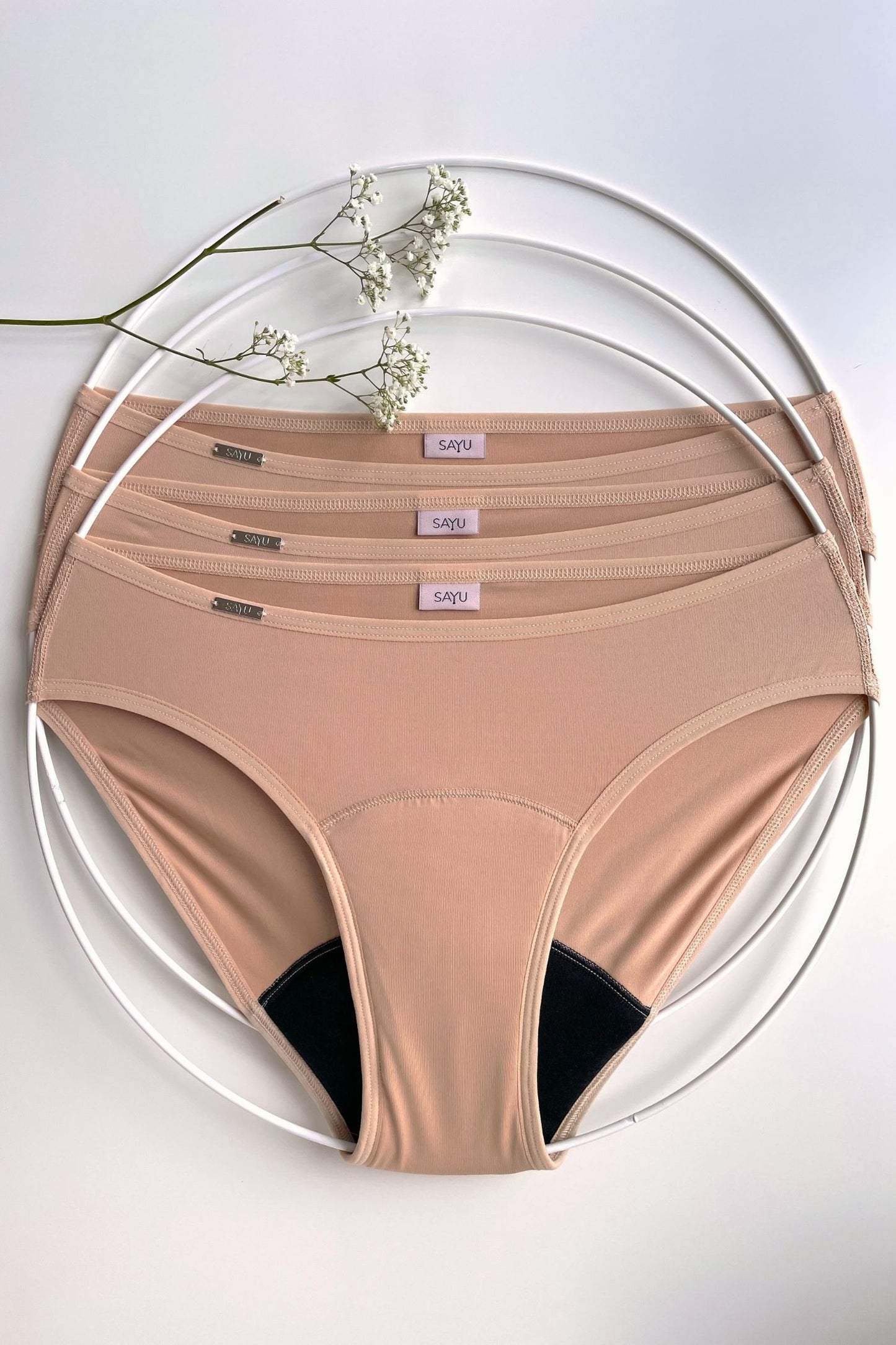 Přední pohled na tělové menstruační kalhotky vysoké savosti z mikropolyesteru, set 3 ks
