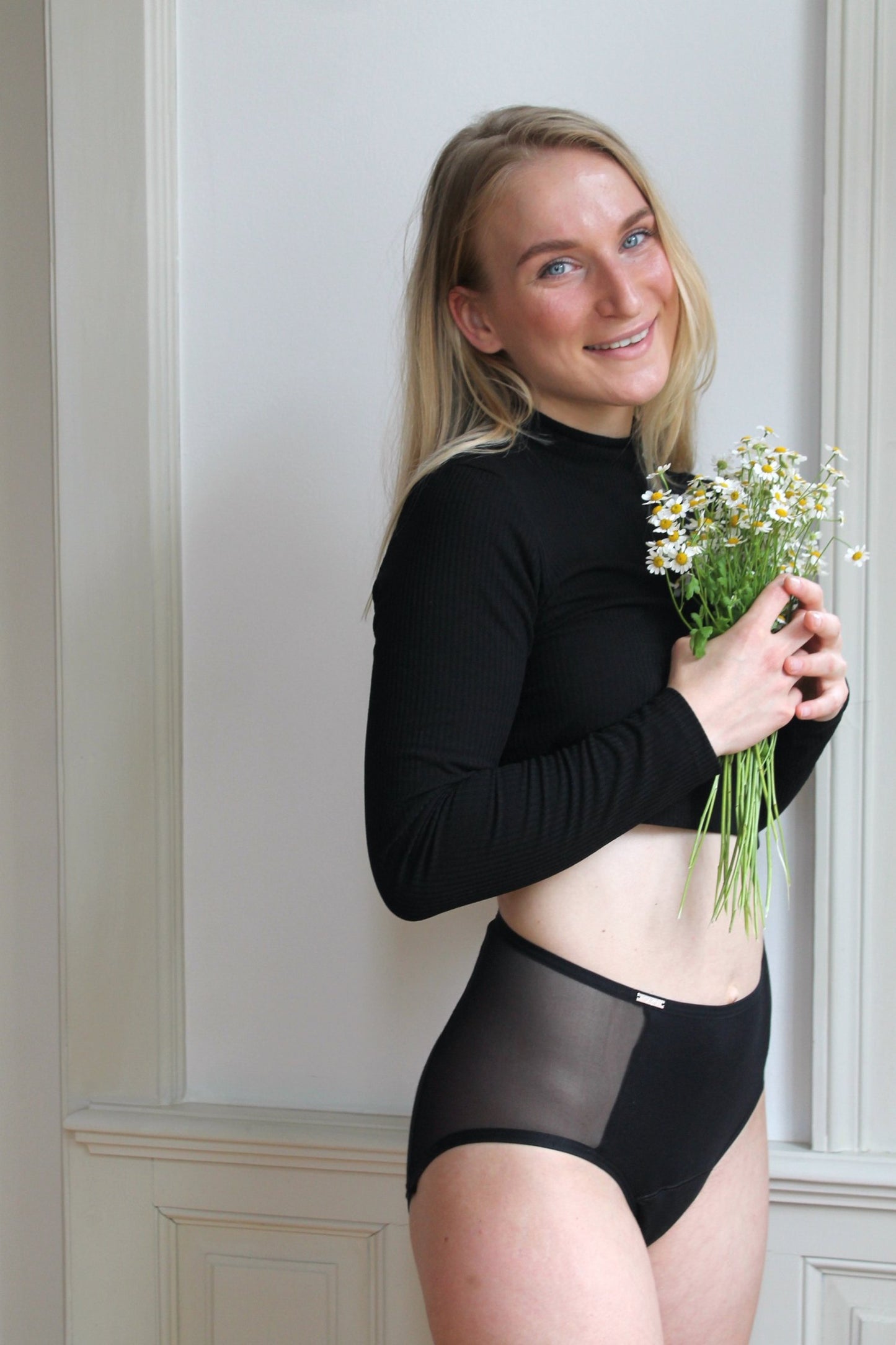 Modalové menstruační kalhotky SAYU s dotykovou vložkou z merino vlny na modelce Andree