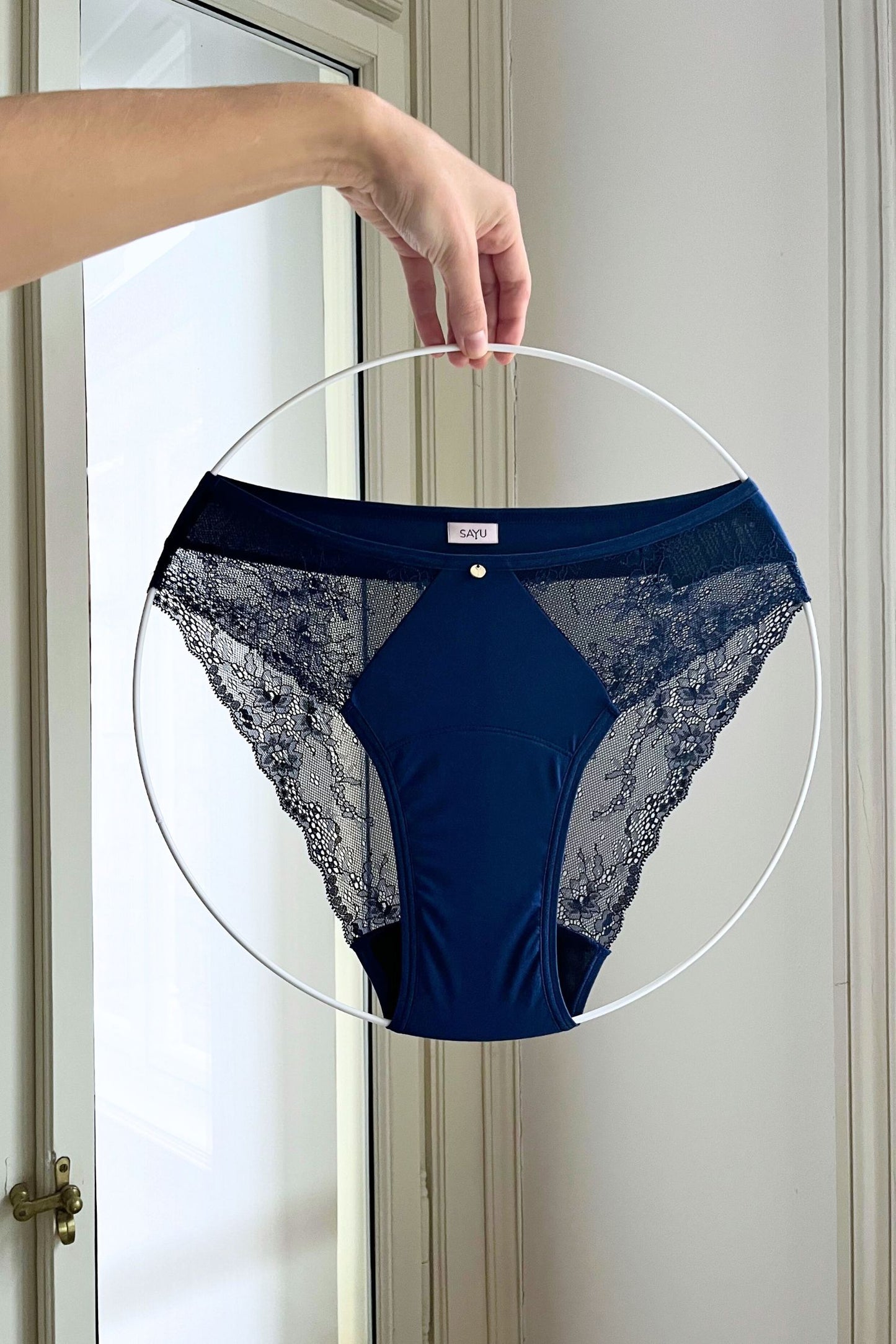 krajkové menstruační kalhotky klasického brazilského střihu