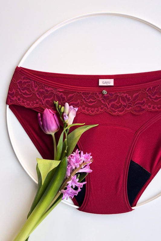 menstruační kalhotky SAYU v bordó barvě klasický střih s rajkou u horního okraje
