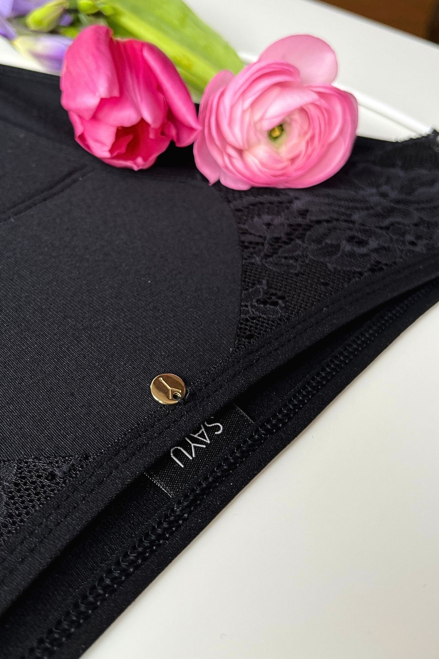 Černé menstruační kalhotky SAYU s unikátní technologií a merino vlnou.