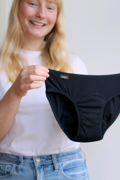 Černé menstruační kalhotky na spaní s prodlouženou vložkouČerné menstruační kalhotky na spaní s prodlouženou vložkou