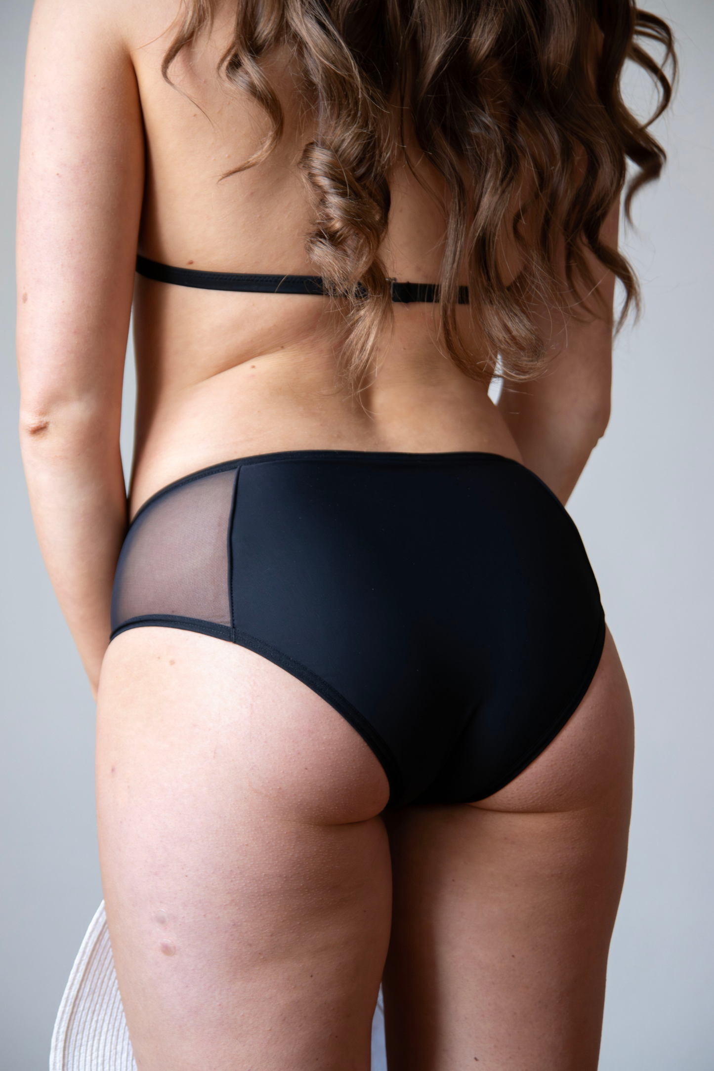 Menstruační plavky s transparentními boky