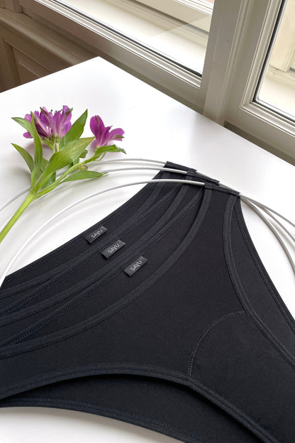 Tři kusy menstruačních kalhotek Hi Cut light - detailní pohled z boku