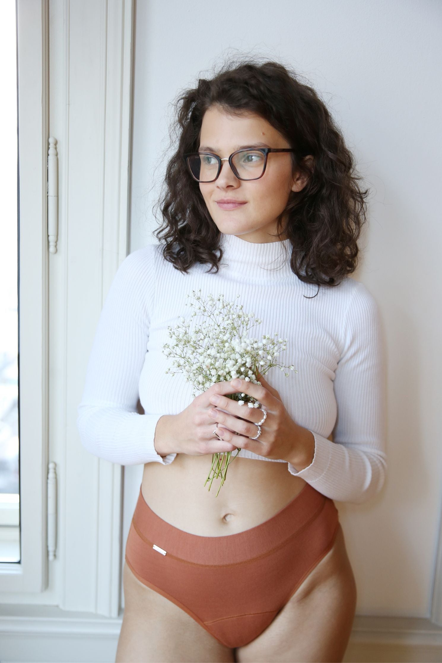 Modelka Bára prezentuje menstruační kalhotky SAYU