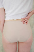 Detail na zadní část menstruačních kalhotek s vysokou savostí - Klasické hladké tělové.