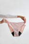 Produktová fotografie menstruačních kalhotek s merino vlnou. Pohled zepředu.